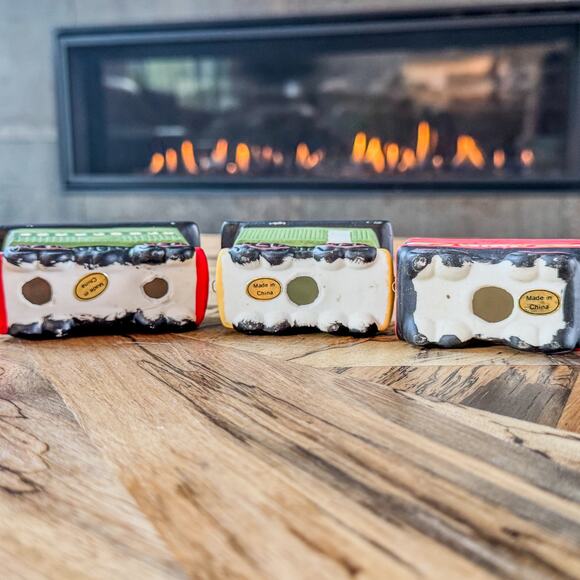 1995 Vintage Christmas Village Ceramic Train Cars by Dayton Hudson, Set of 3 - Picture 8 of 8